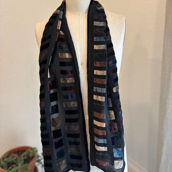 Ann Taylor Women’s Scarf Black Velvet Burnout Oblong Scarf Silk Blend - Picture 1 of 3